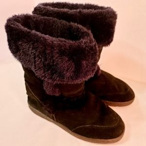 Style and Co black fur cuffed ugg types boots